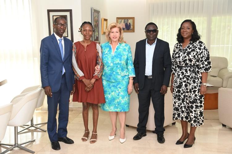 Audience / La Première Dame, Madame Dominique Ouattara reçoit l’humoriste Gbi de Fer